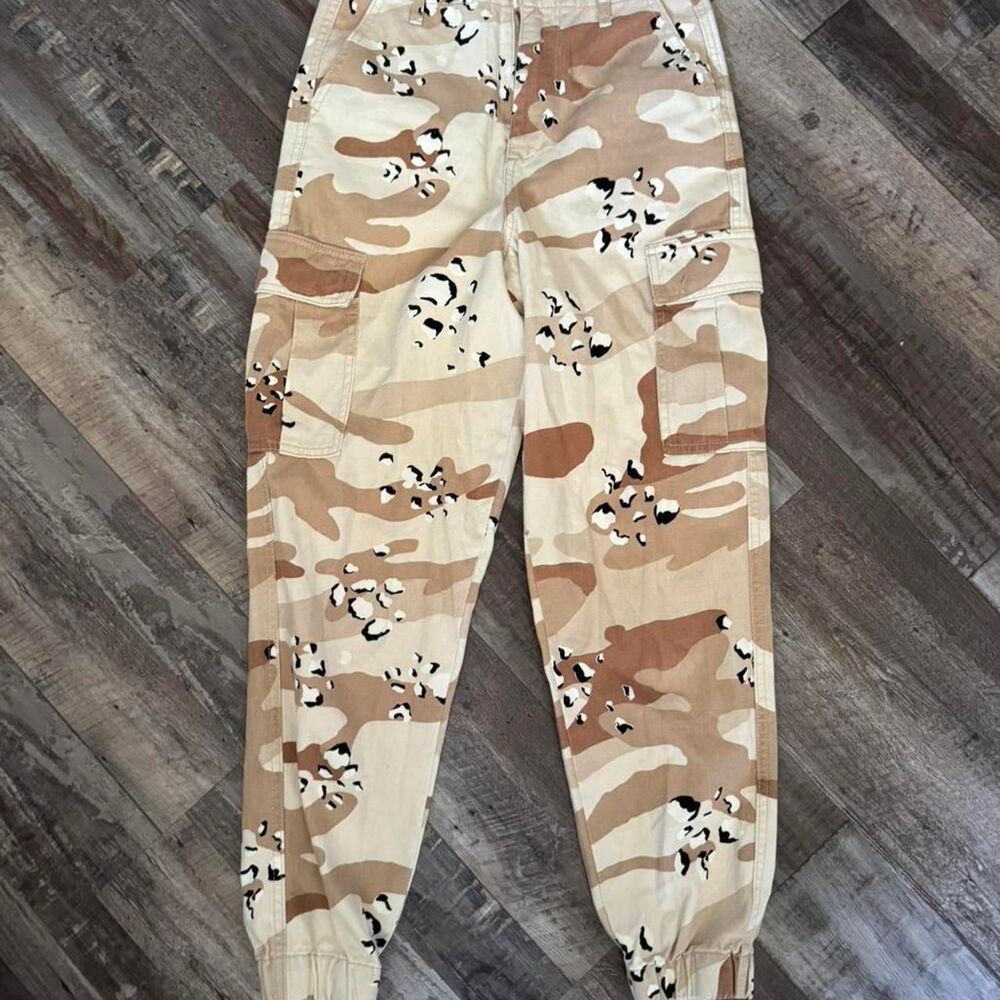 Forever 21 Tan Cream Camo Cargo Pants Women's Small